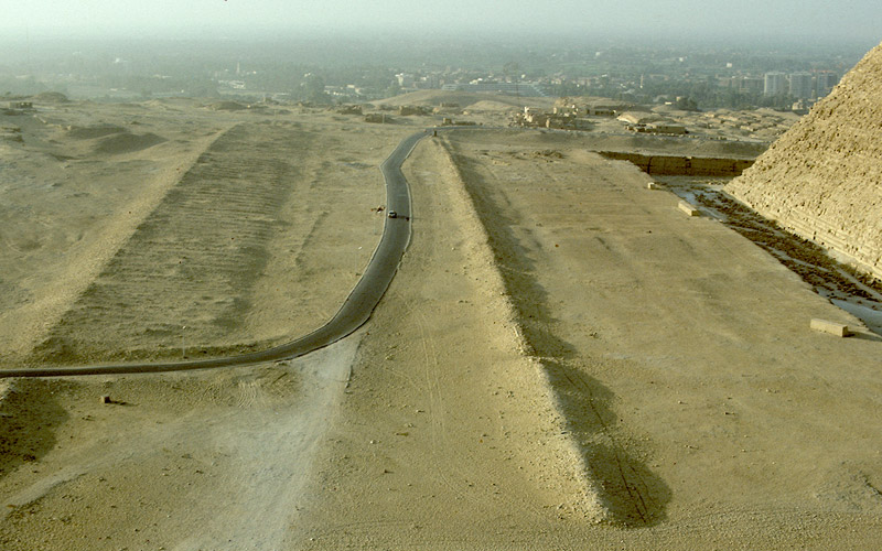 The Area C site and Khafre pyramid